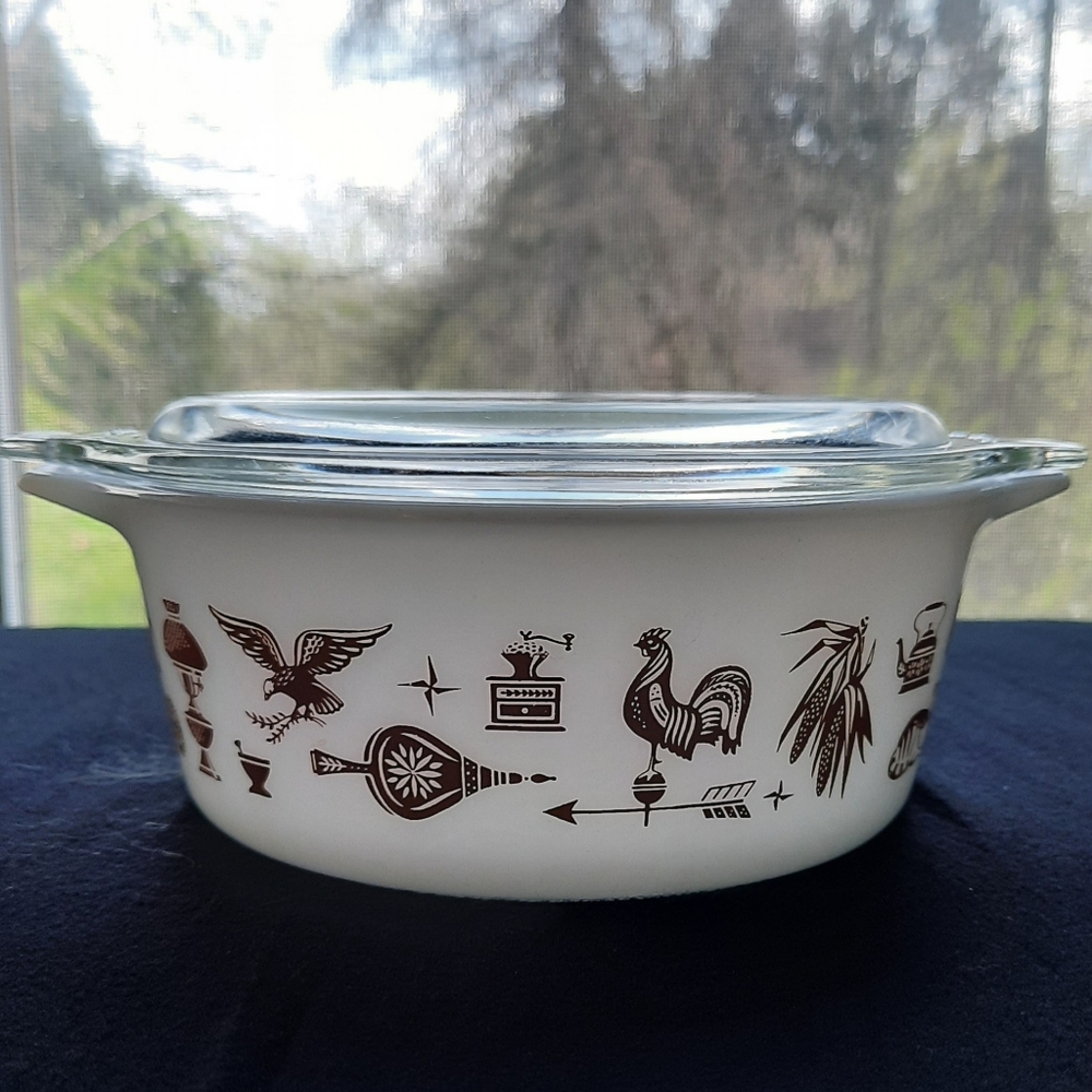 Vtg Pyrex Early American 1.5 qt. Cinderella Dish